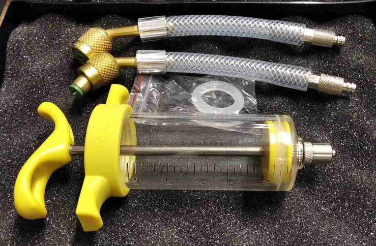 Dozownik Oleju I Barwnika Z Adapterami 1/4 I 5/16 50ml | IN1022.R1