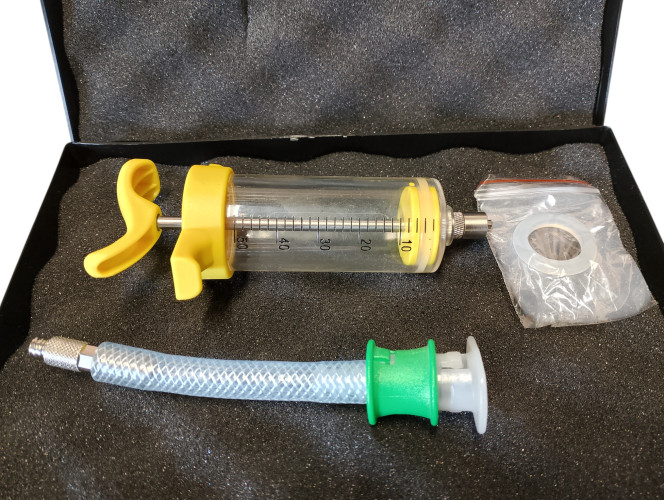 Dozownik Oleju I Barwnika Z Szybkozłączem R1234YF 50ml | RK1357