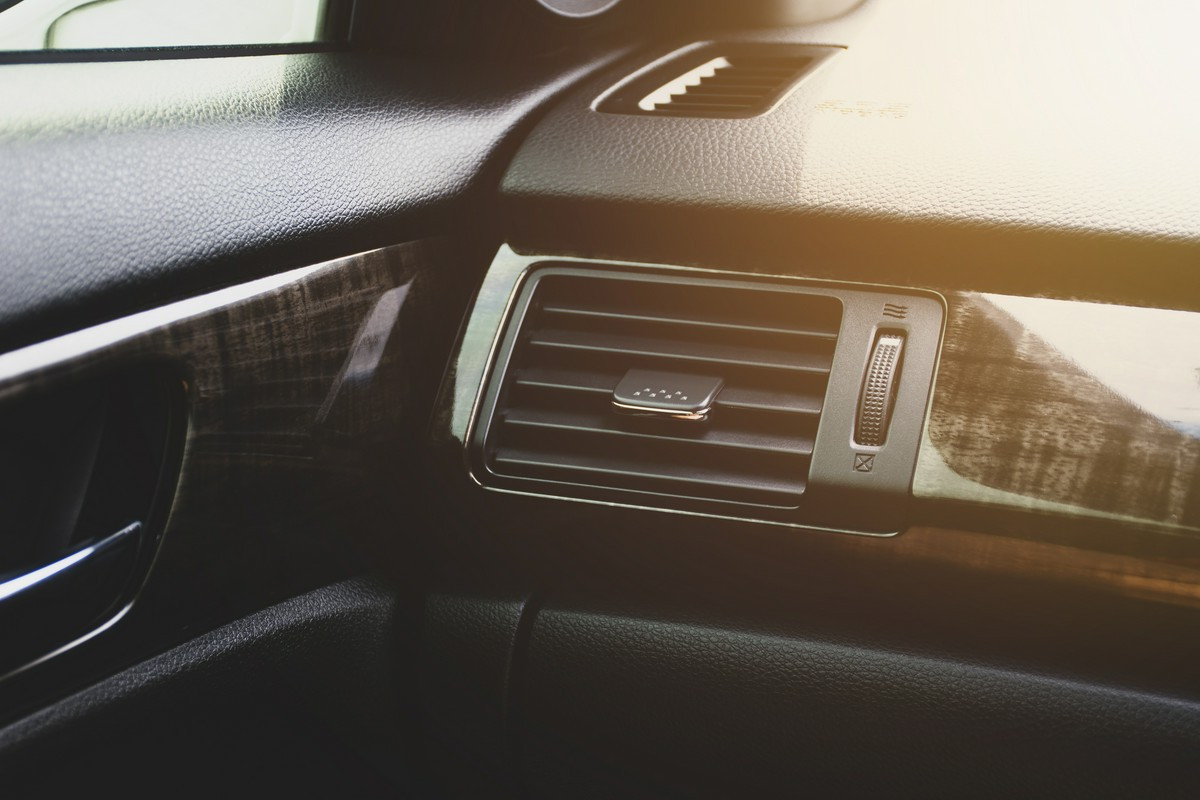 Jak wykryć nieszczelności w klimatyzacji samochodowej?