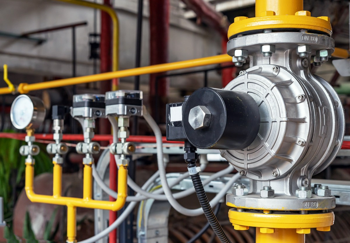 Olej POE w systemach chłodniczych – co warto wiedzieć przed jego zastosowaniem?